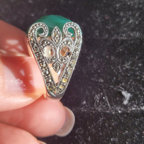 Genuine Green Agate, Marcasite and Sterling Silver Ring, size 7 - Picture 7 of 10